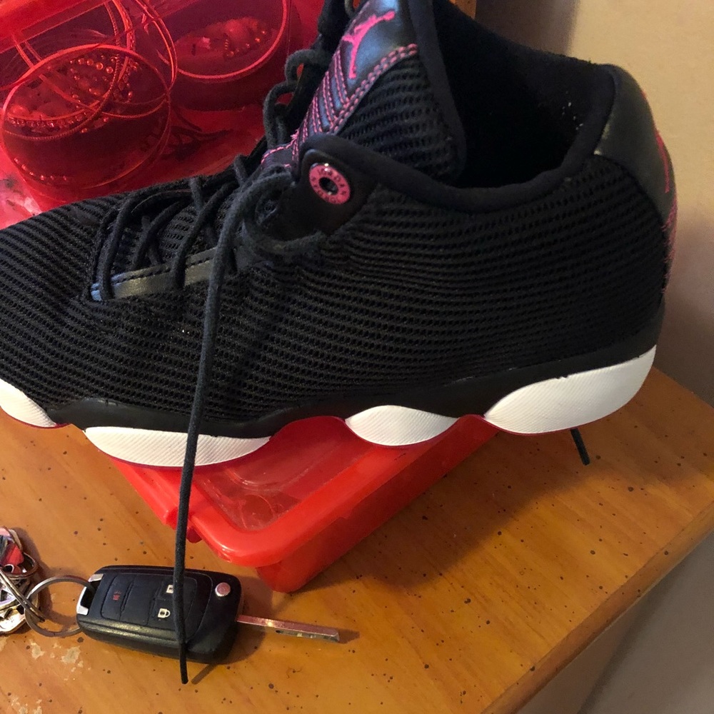 Girls size 5.5 pink & Black Jordan shoes Worn once
